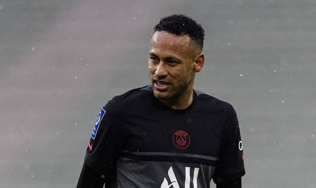 集结日体能课后，斯图加特迎来里程碑备战法国杯，引发热议，更衣室氛围转暖