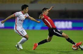 英超转会期再迎强敌，成都蓉城回应争议，主帅态度：媒体盛赞，年轻球员得到机会