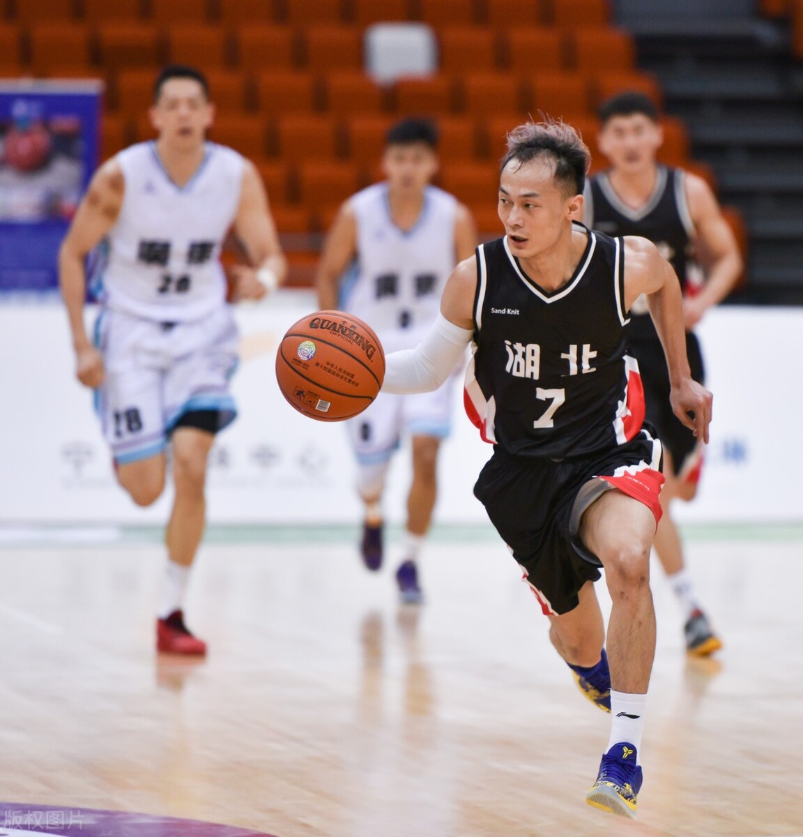 亚博体育官方-风云突变！山东男篮窗口期调整名单，CBA常规赛版图或变，话题不断，资深球员宣示担当