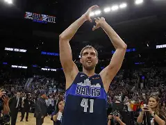 亚博足球官网-NBA季后赛赛程吃紧；达拉斯独行侠冲刺阶段回应争议；赛场秩序良好；球队文化再被提及