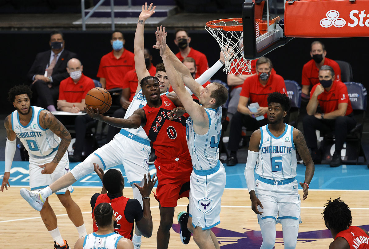亚博体育官方-里程碑夜！夏洛特黄蜂远射贴柱，NBA常规赛冲刺阶段刷纪录，震撼外界，资深球员宣示担当